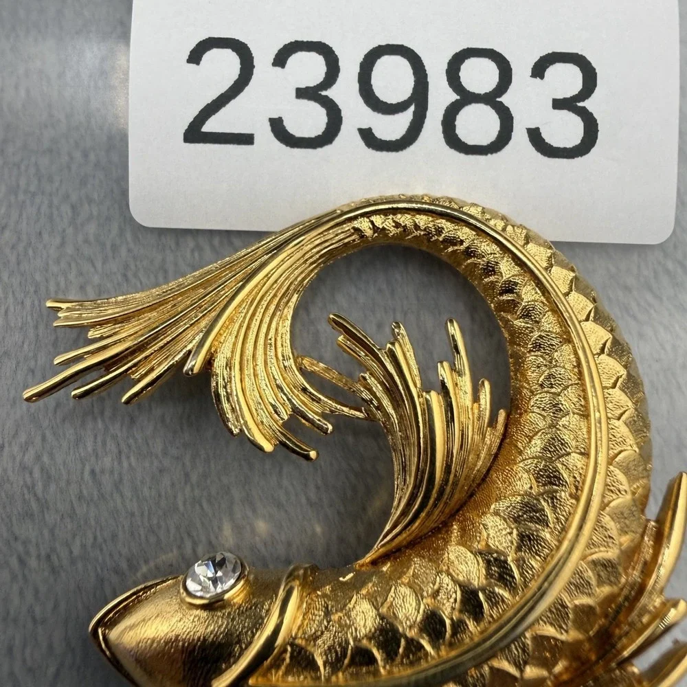 Vintage Monet Brooch Gold Tone Fish‎ Koi